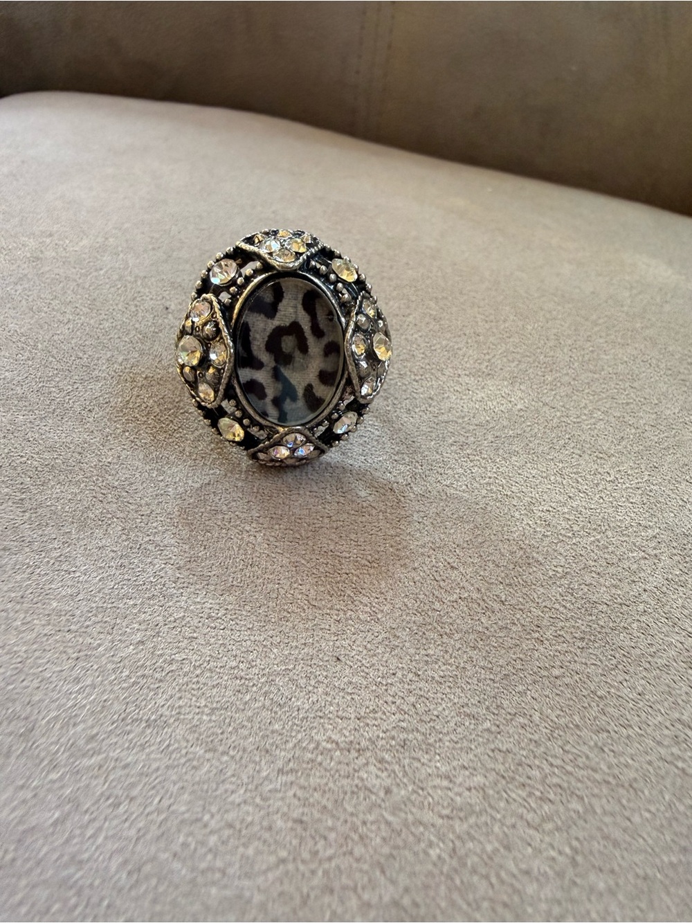 Vintage Y2K Silver-Tone Leopard Print Cocktail Ring with Rhinestones